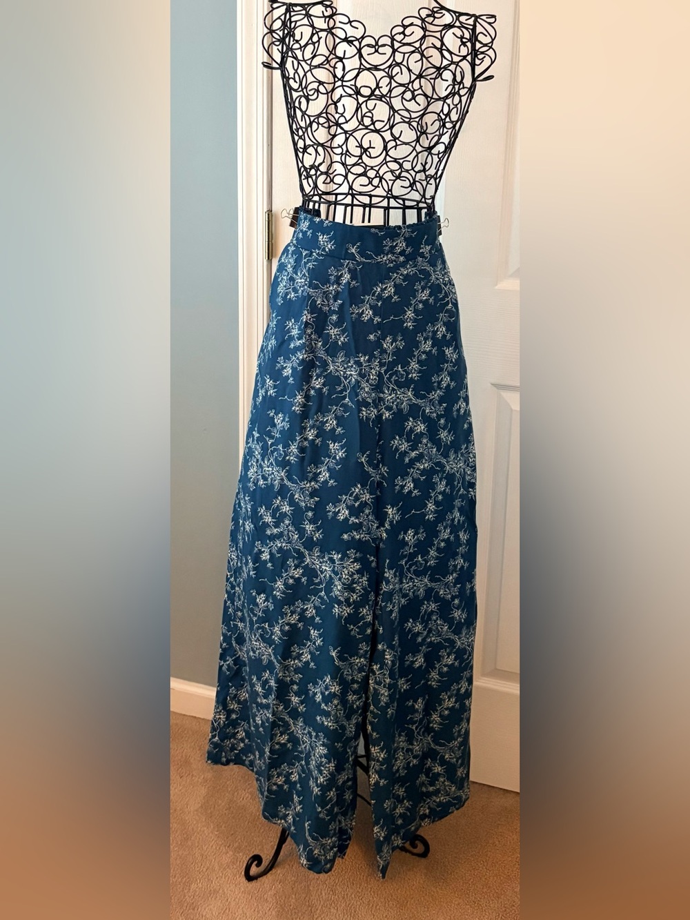 Torrid Size O Short High-Waist Blue Floral wide leg pant
